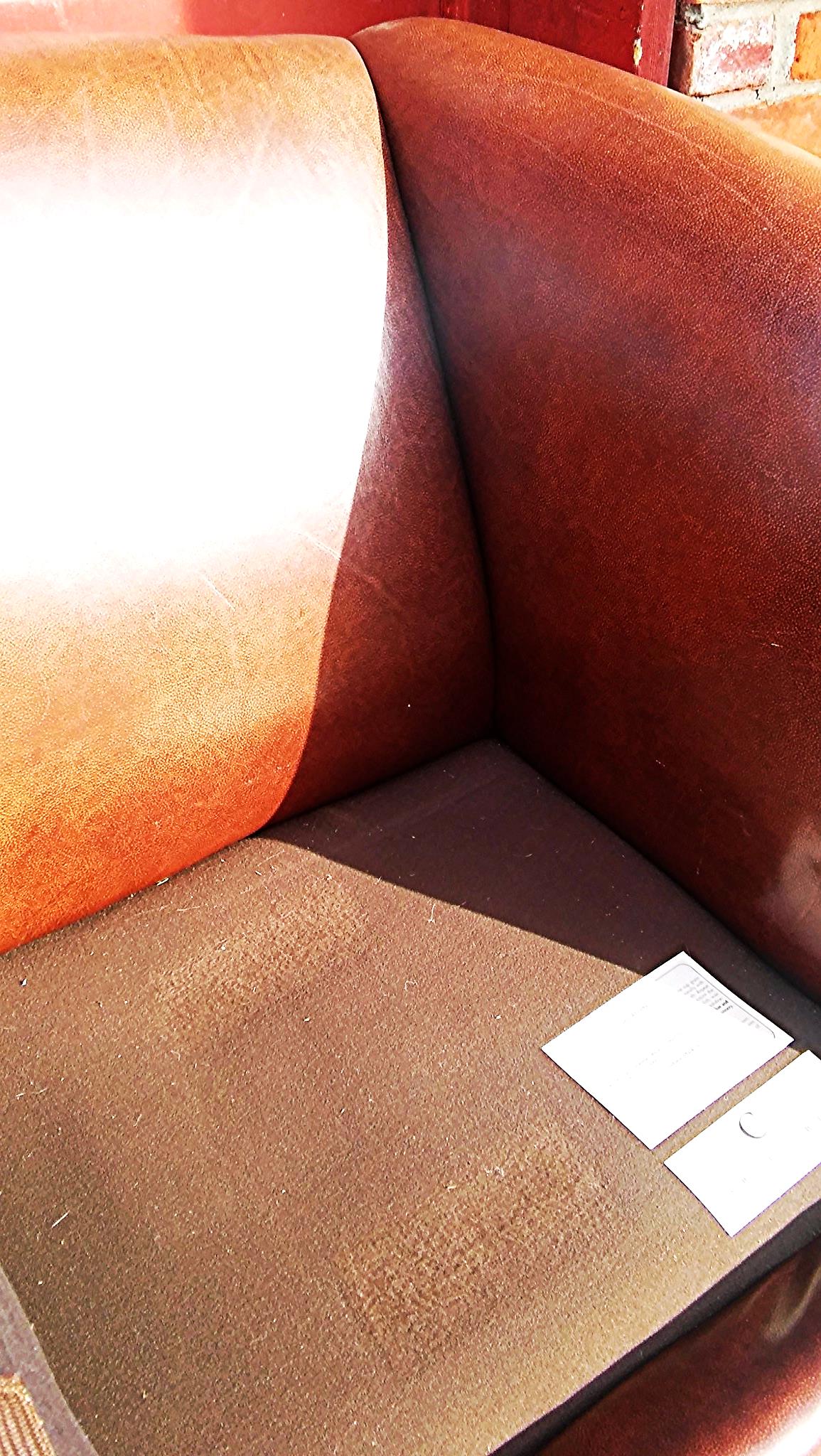 CABOT WRENN LEATHER BERWICK SOFA IN VERY GOOD CONDITION FREE SHIPPING