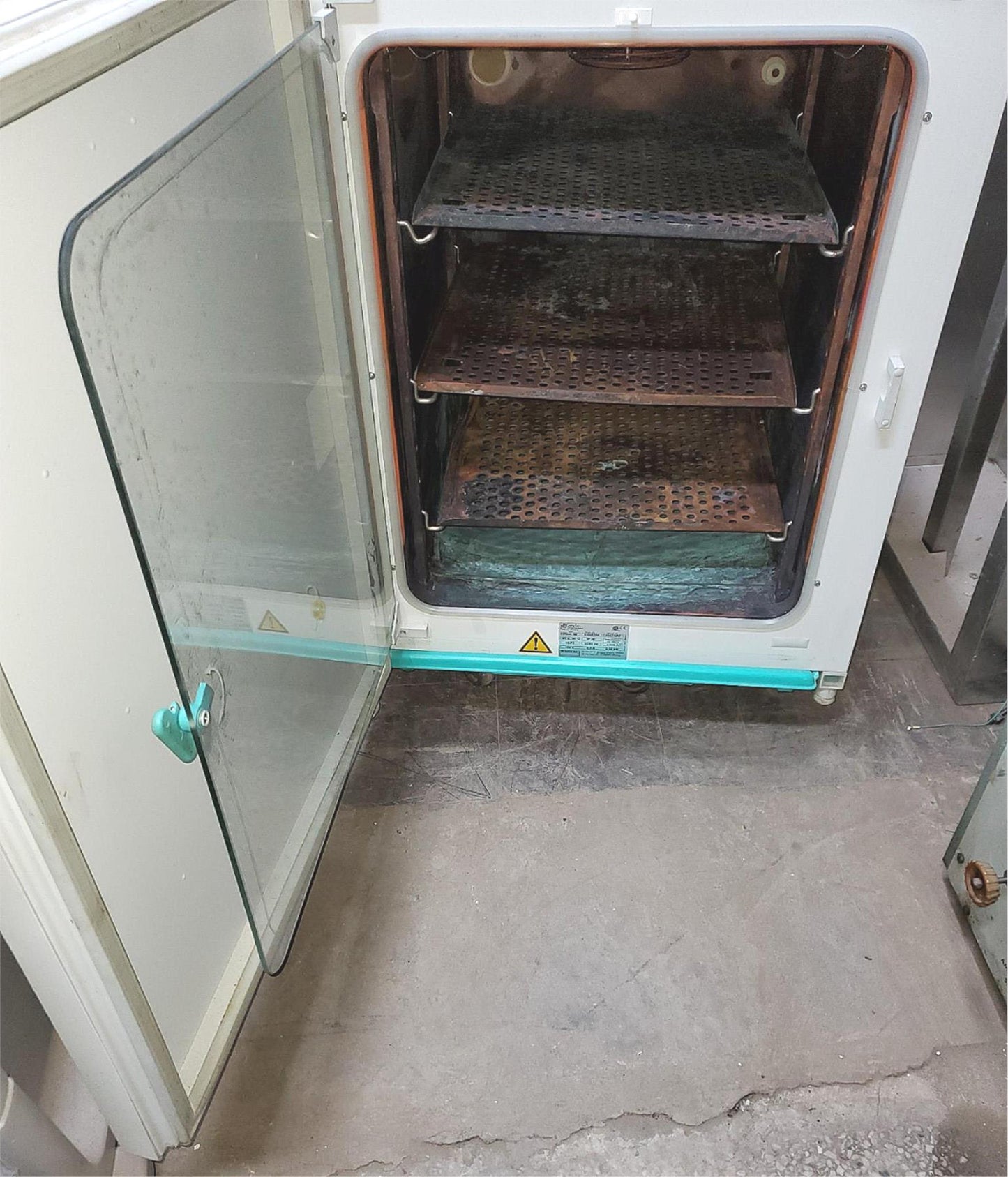 HERA CELL 240 CO2 INCUBATOR by HERAEUS with COPPER TRAYS on Wheels Cart