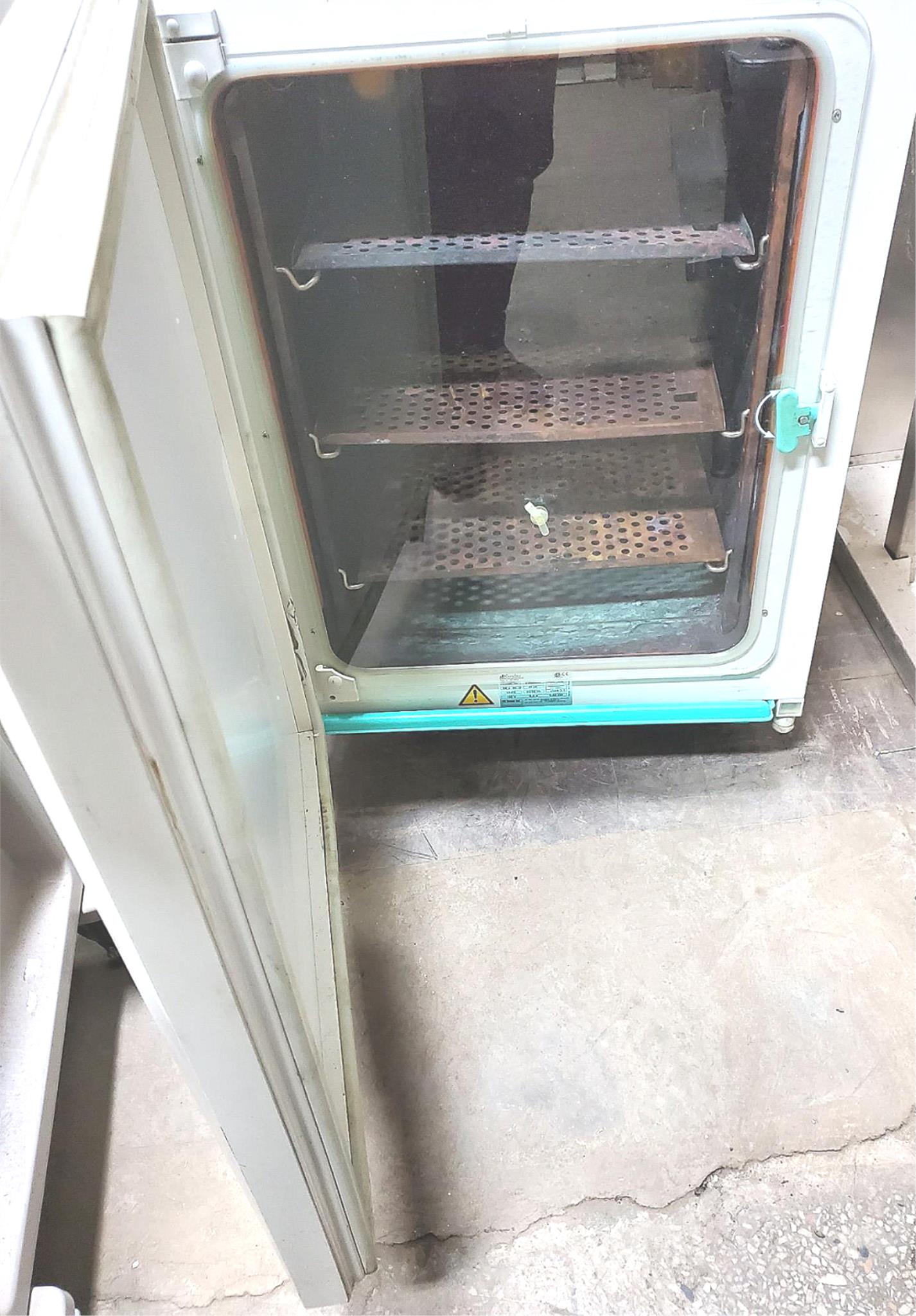 HERA CELL 240 CO2 INCUBATOR by HERAEUS with COPPER TRAYS on Wheels Cart