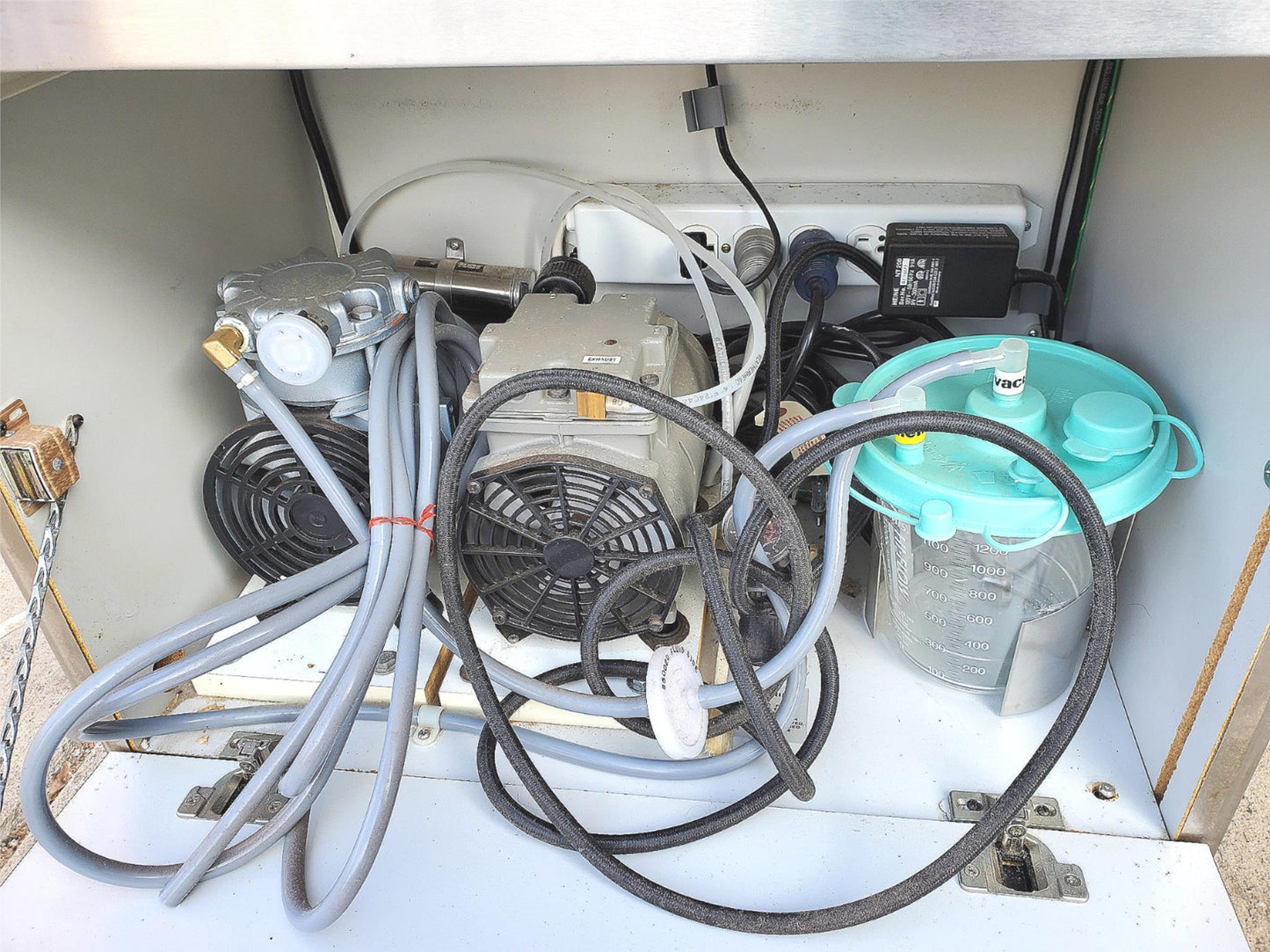 SMR S166001D MEDICAL TREATMENT CABINET GAST ROA-P135-AA ROA-V136-AA WATCH VIDEO