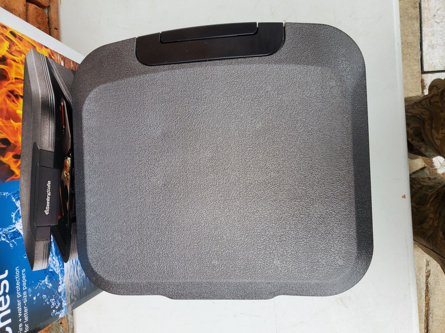 SENTRYSAFE CHW20201 PORTABLE CHEST WATER FIRE PROOF with 1 TUBULAR KEY FREE SHIP