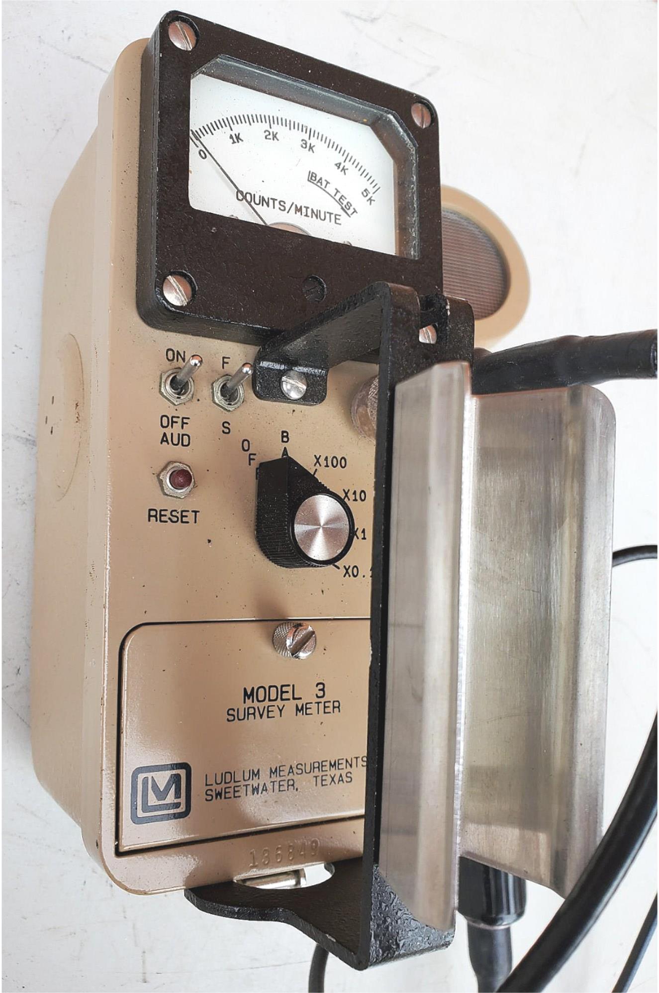 LUDLUM 3 SURVEY METER with 44-9 ALPHA BETA GAMMA RADIATION DETECTOR FREE SHIPPIN