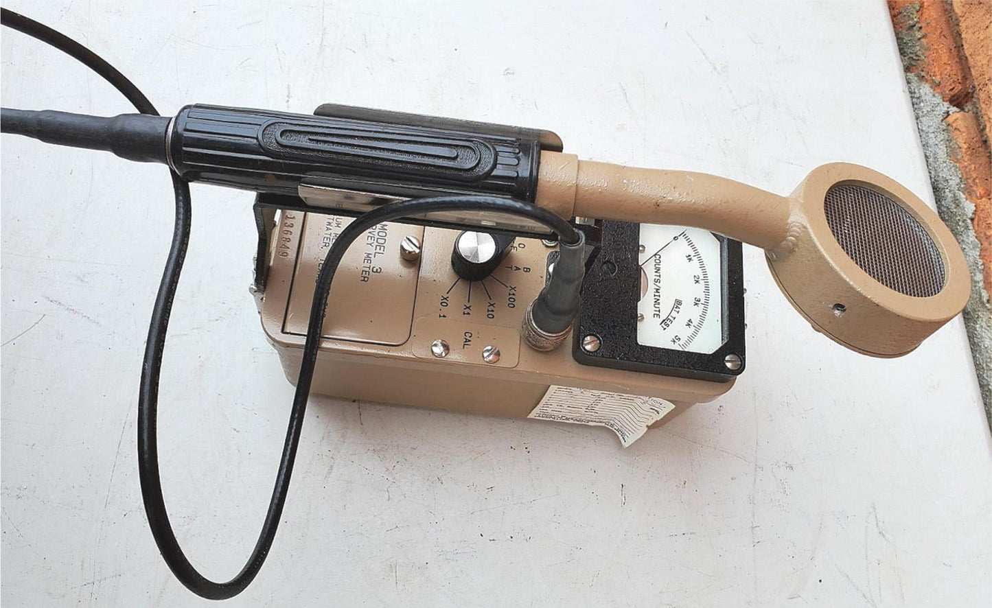 LUDLUM 3 SURVEY METER with 44-9 ALPHA BETA GAMMA RADIATION DETECTOR FREE SHIPPIN