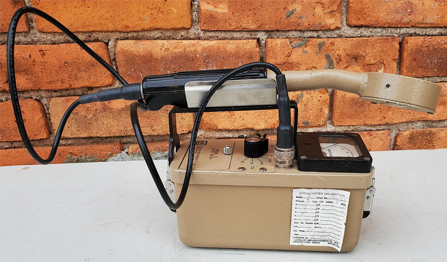 LUDLUM 3 SURVEY METER with 44-9 ALPHA BETA GAMMA RADIATION DETECTOR FREE SHIPPIN