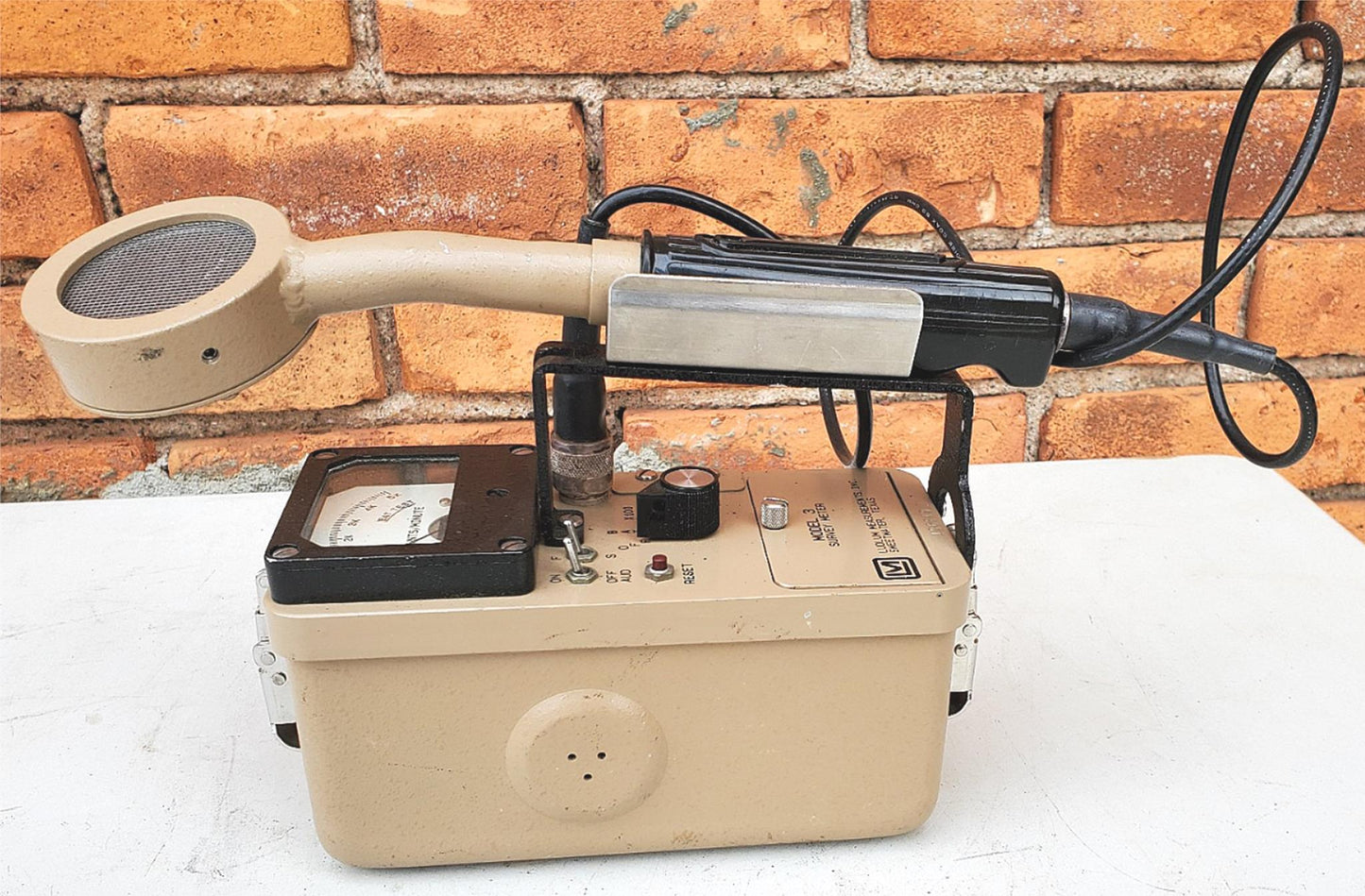 LUDLUM 3 SURVEY METER with 44-9 ALPHA BETA GAMMA RADIATION DETECTOR FREE SHIPPIN