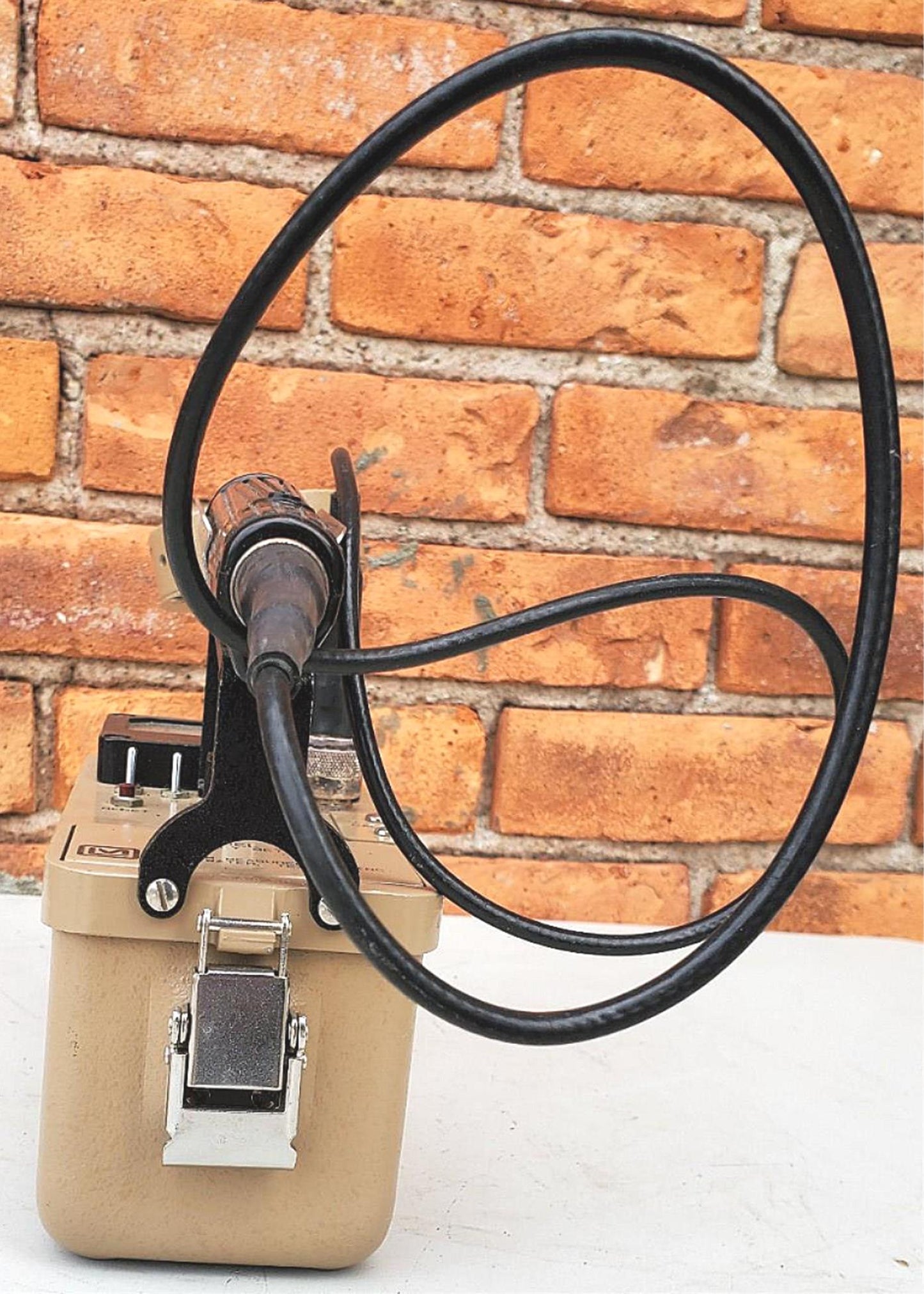 LUDLUM 3 SURVEY METER with 44-9 ALPHA BETA GAMMA RADIATION DETECTOR FREE SHIPPIN