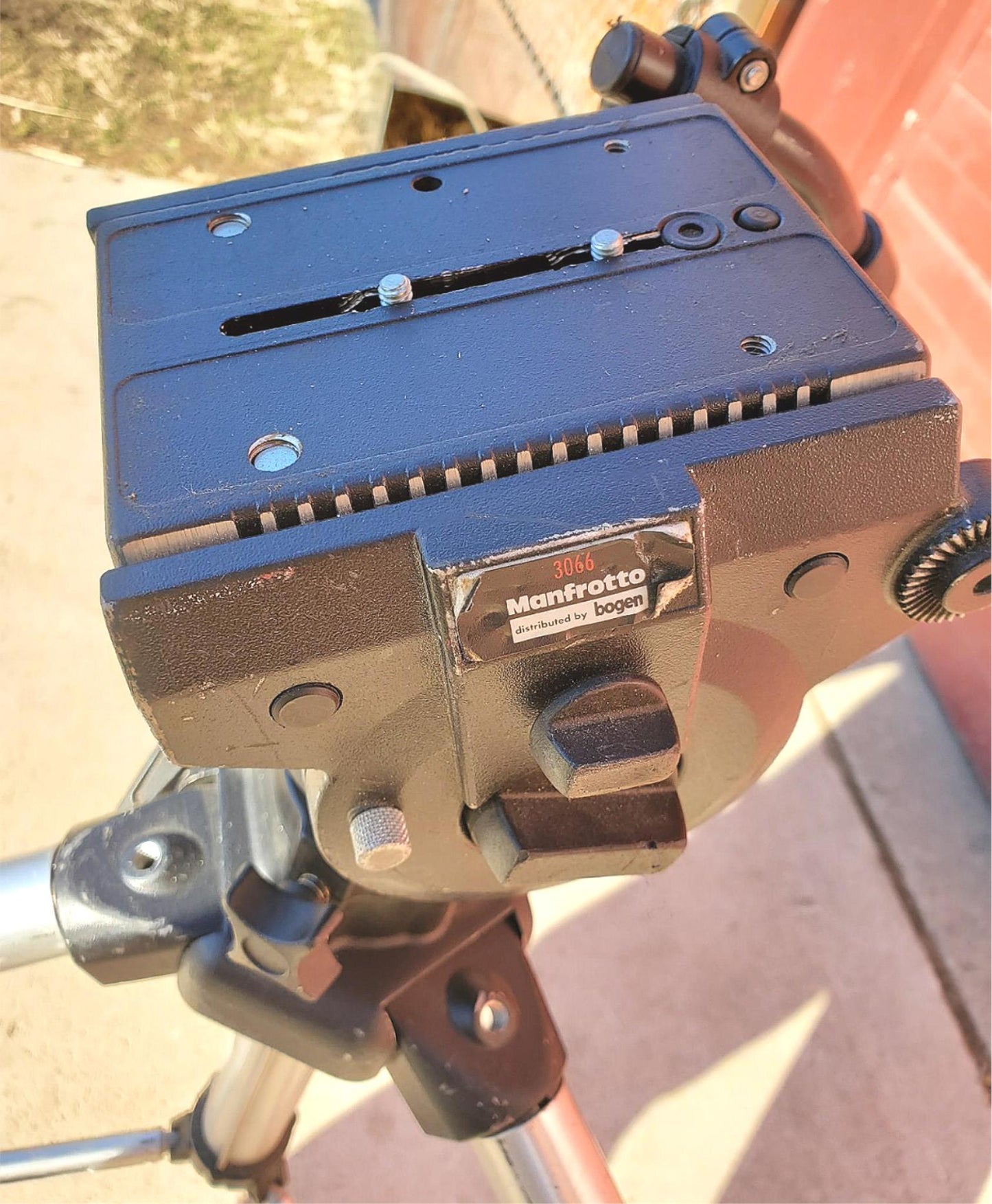 BOGEN MANFROTTO 3066 CINE VIDEO FLUID HEAD QUICK RELEASE & 3068 TRIPOD FREE SHIP