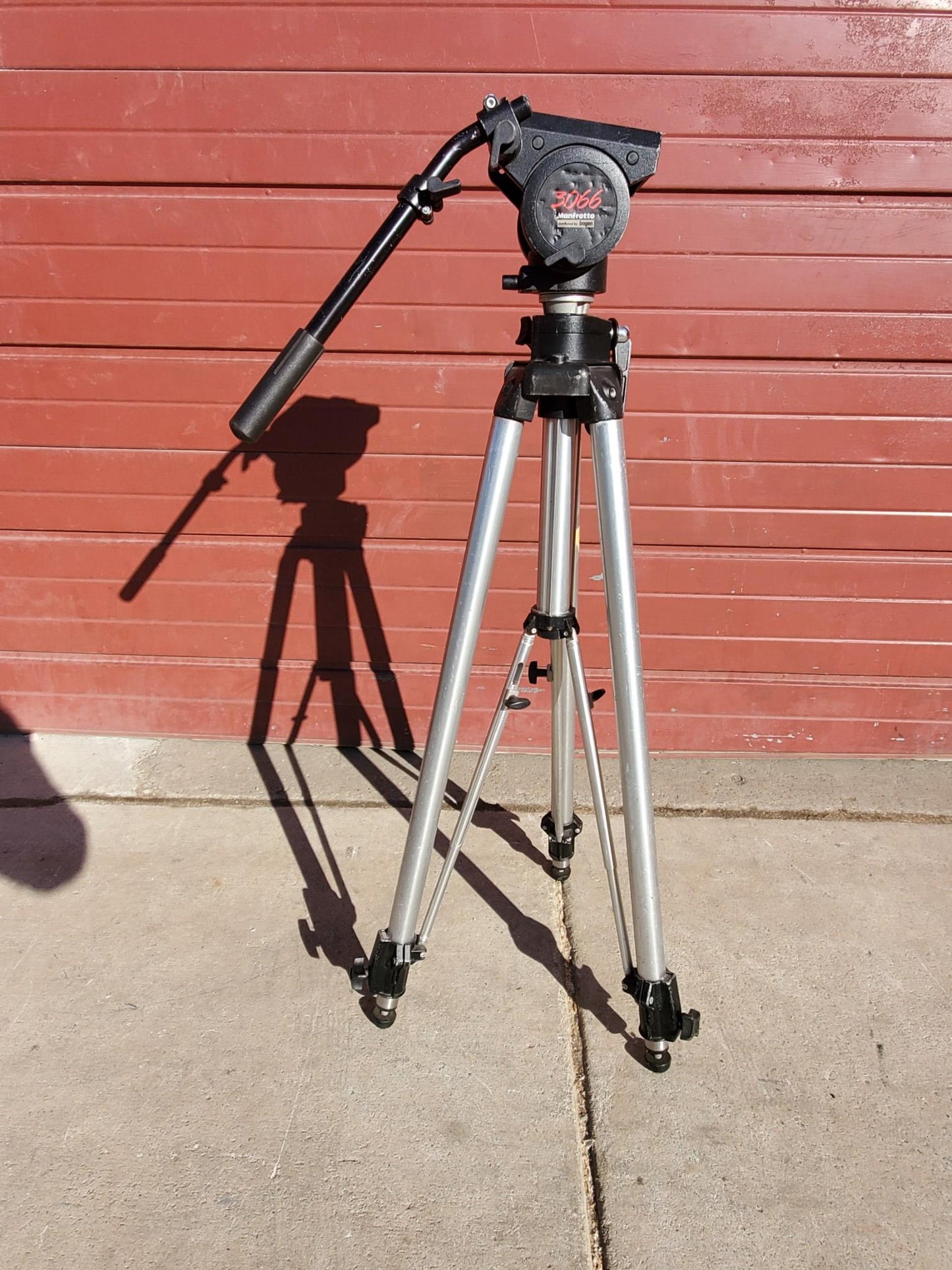 BOGEN MANFROTTO 3066 CINE VIDEO FLUID HEAD QUICK RELEASE & 3068 TRIPOD FREE SHIP