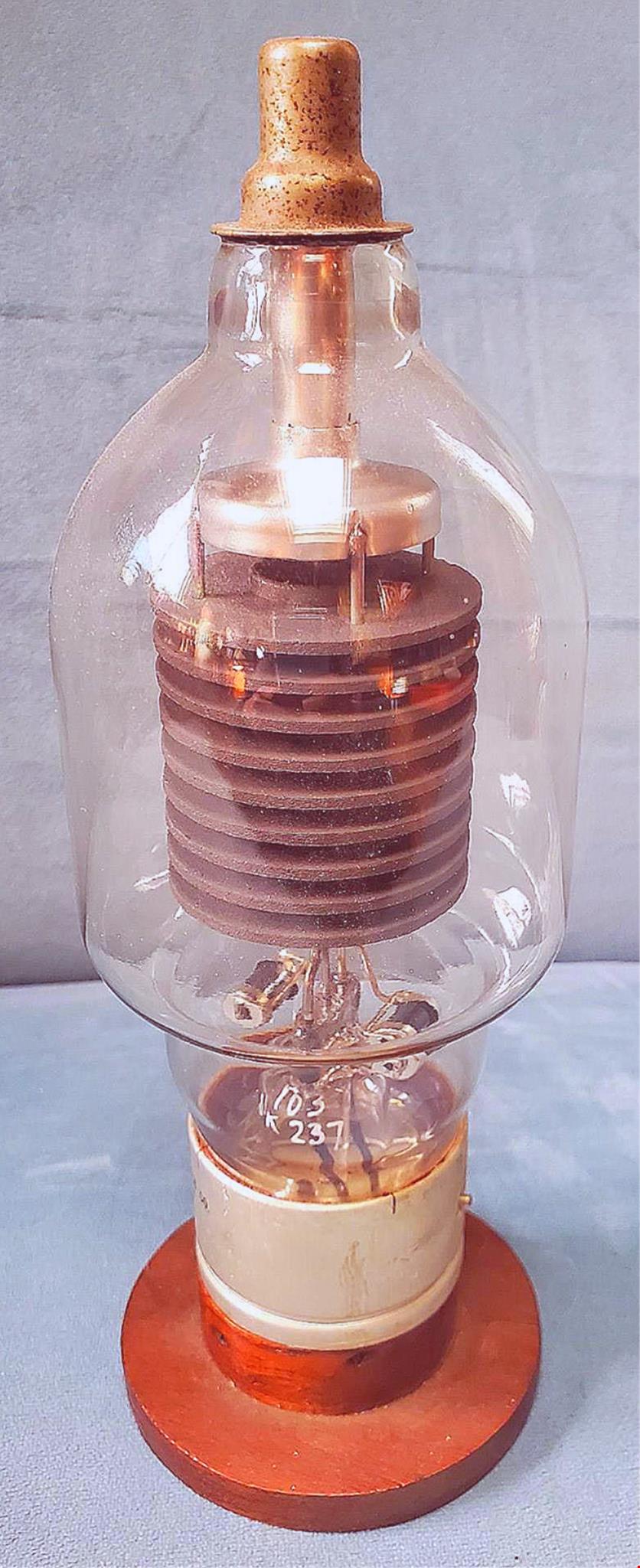 MILITARY UNITED ELECTRONICS JAN CUE-7402 ELECTRON RADIOTRON VACUUM TUBE FREESHIP