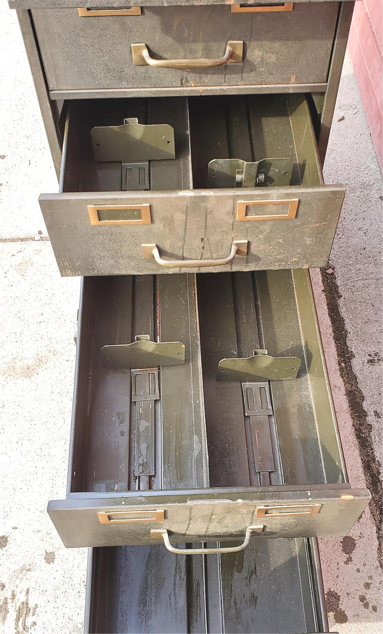 1950's STEELCASE WINE COLLECTIBLE GUN TOOL STORAGE BIN CABINET 7 PULLOUT DRAWERS