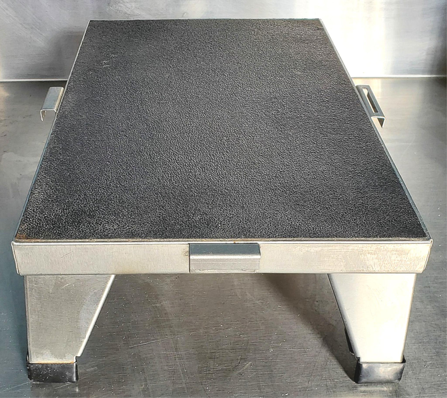 MEDICHOICE 400 POUND HEAVY DUTY STA STEEL MEDICAL STACKABLE STEP STOOL FREESHIP