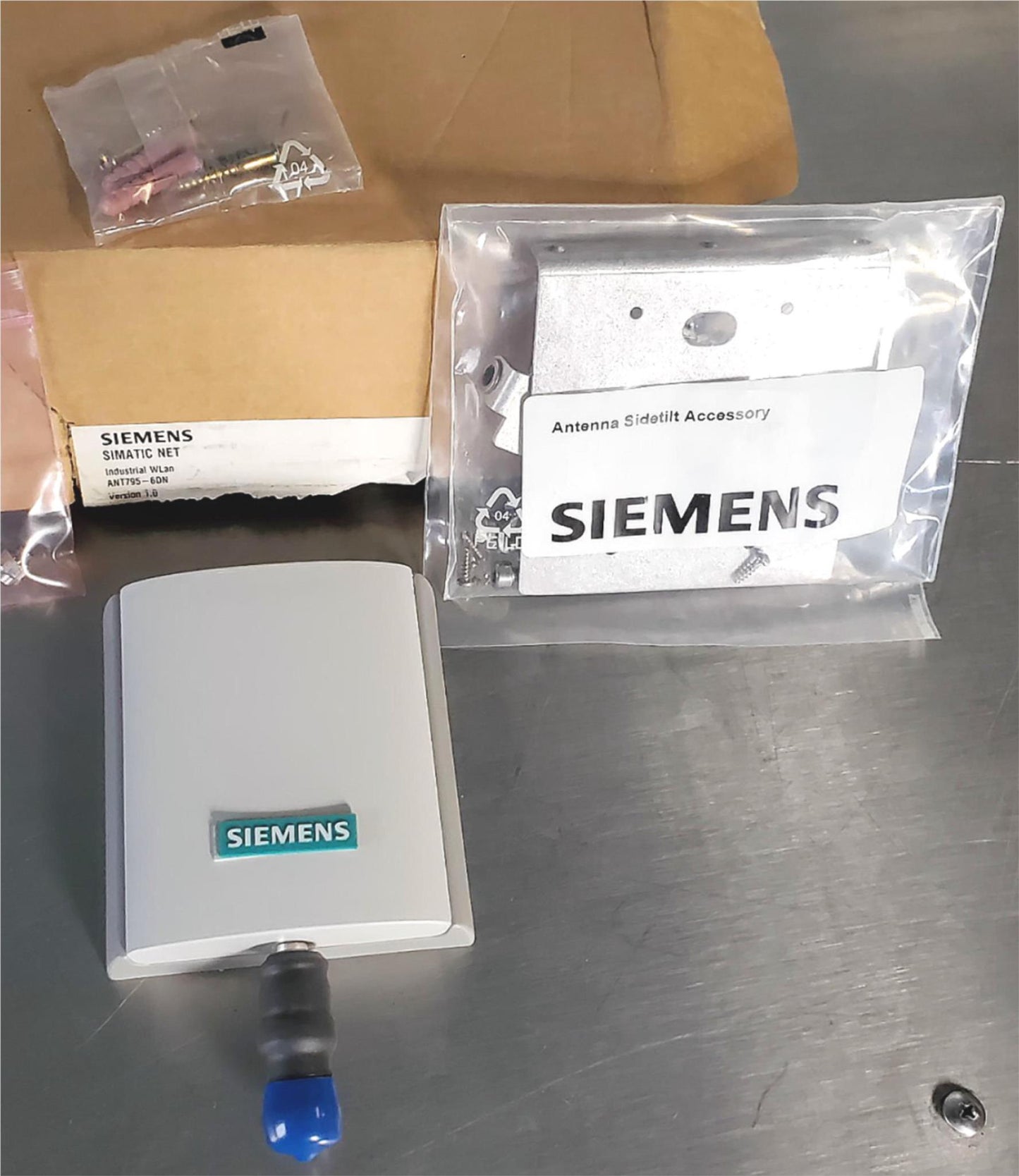 SIEMENS SIMATIC NET INDUSTRIAL IWLAN ANTENNA ANT795-6DN 5.0 / 2.4 GHz FREE SHIP