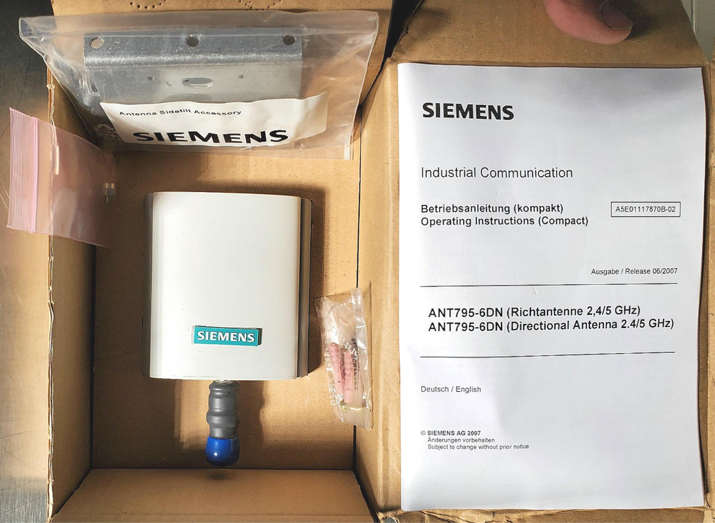SIEMENS SIMATIC NET INDUSTRIAL IWLAN ANTENNA ANT795-6DN 5.0 / 2.4 GHz FREE SHIP