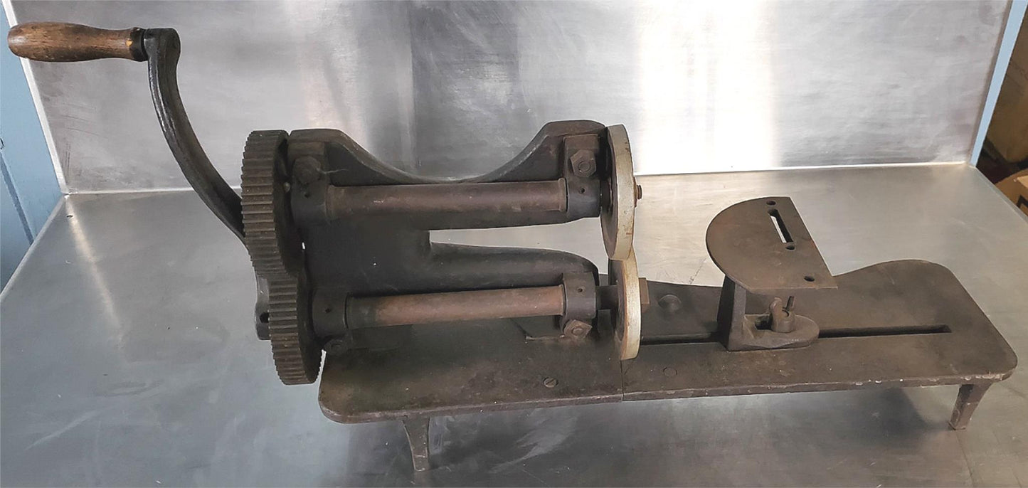 VINTAGE BLACKSMITH HAND CRANK SHEET SHARP METAL CUTTER WATCH VIDEO FREE SHIP