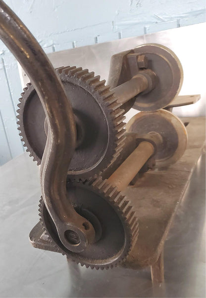 VINTAGE BLACKSMITH HAND CRANK SHEET SHARP METAL CUTTER WATCH VIDEO FREE SHIP