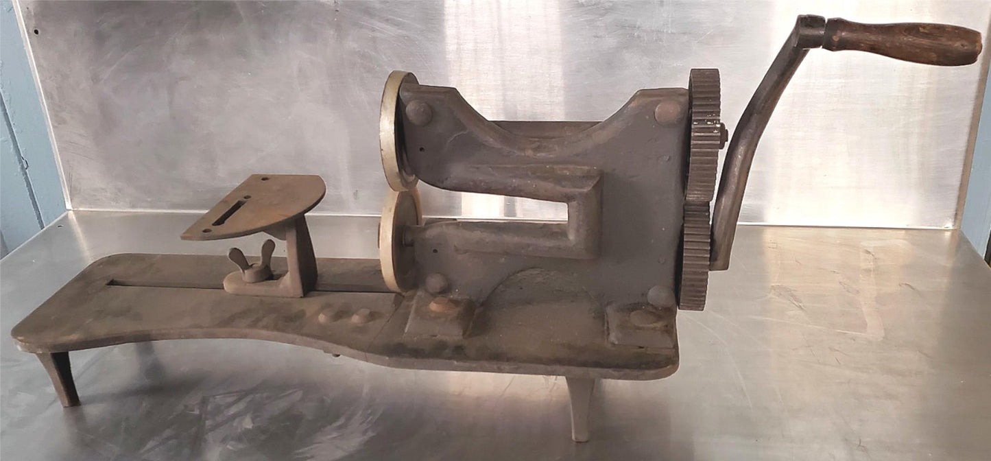 VINTAGE BLACKSMITH HAND CRANK SHEET SHARP METAL CUTTER WATCH VIDEO FREE SHIP