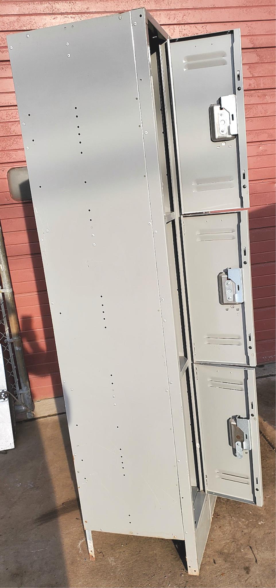 LYON 9 DOOR LOCKER SECURITY SYSTEM 3 Tier Box 36 W x18" D x 78" H FREE SHIPPING