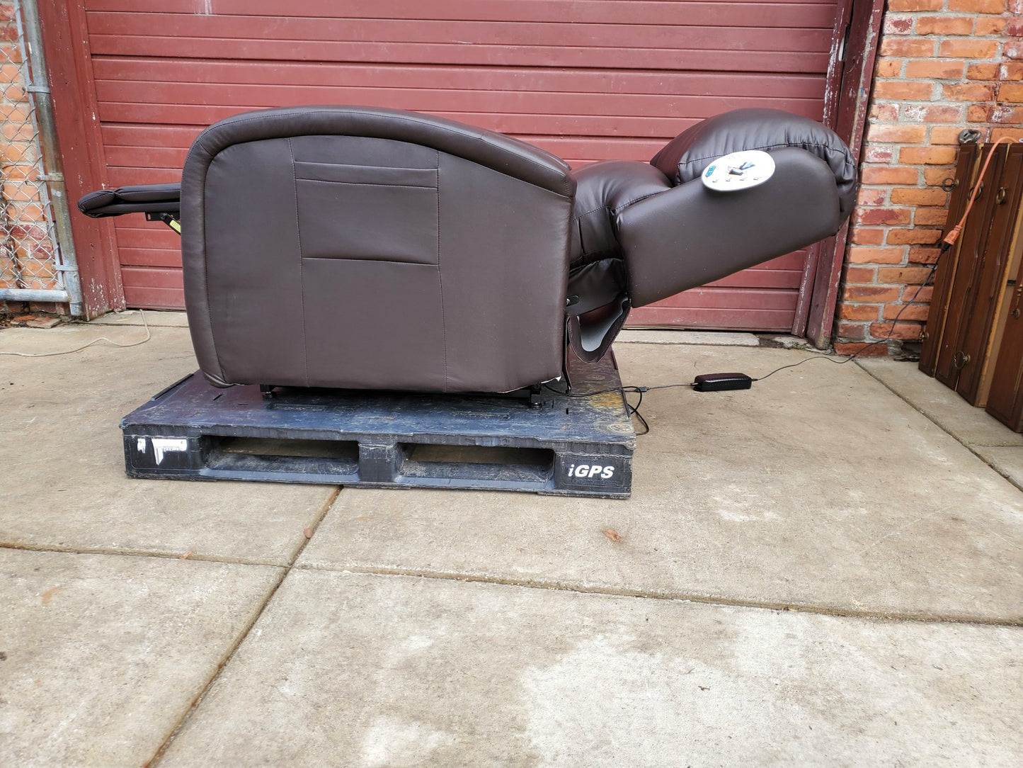 GOLD MAXICOMFORT TWILIGHT POSITIONING EZ SLEEPER POWER CHAIR PR761 WATCH VIDEO