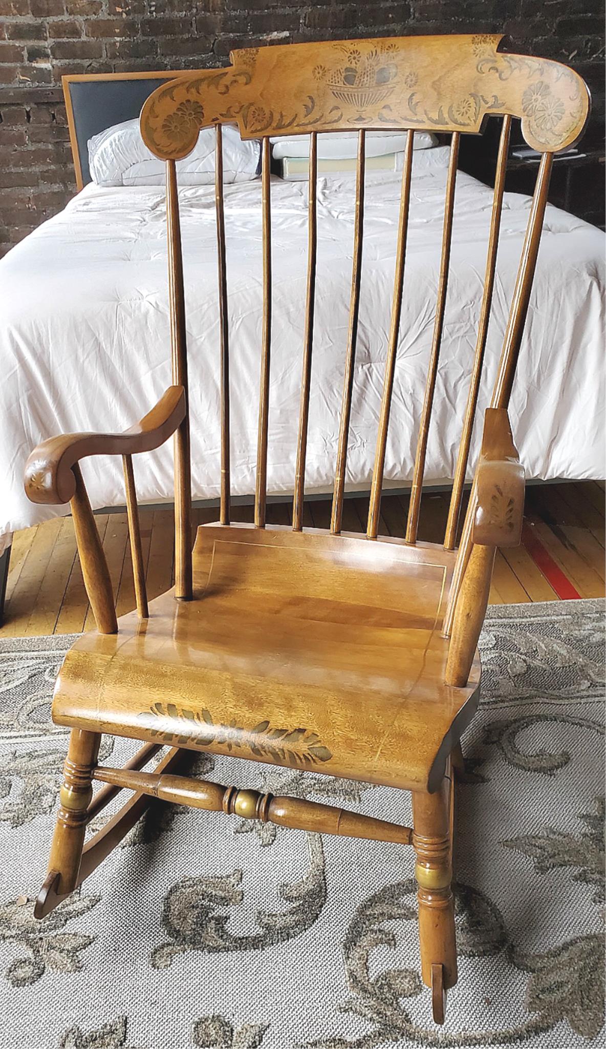 RARE VINTAGE NICHOLS & STONE WINDSOR ROCKING CHAIR PRISTINE CONDITION FREE SHIP