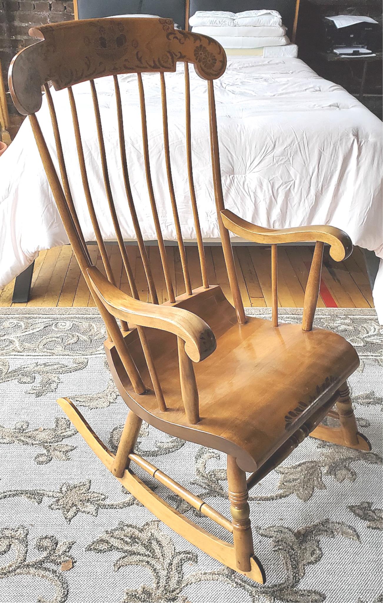 RARE VINTAGE NICHOLS & STONE WINDSOR ROCKING CHAIR PRISTINE CONDITION FREE SHIP