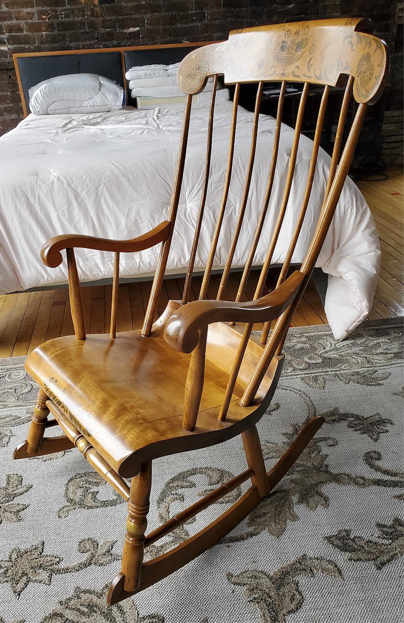 RARE VINTAGE NICHOLS & STONE WINDSOR ROCKING CHAIR PRISTINE CONDITION FREE SHIP