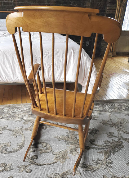 RARE VINTAGE NICHOLS & STONE WINDSOR ROCKING CHAIR PRISTINE CONDITION FREE SHIP