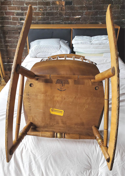 RARE VINTAGE NICHOLS & STONE WINDSOR ROCKING CHAIR PRISTINE CONDITION FREE SHIP