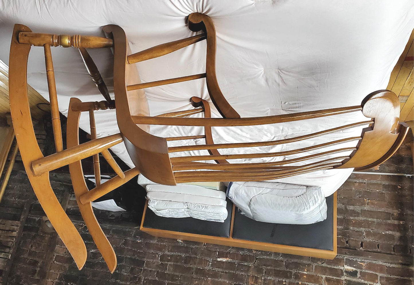 RARE VINTAGE NICHOLS & STONE WINDSOR ROCKING CHAIR PRISTINE CONDITION FREE SHIP