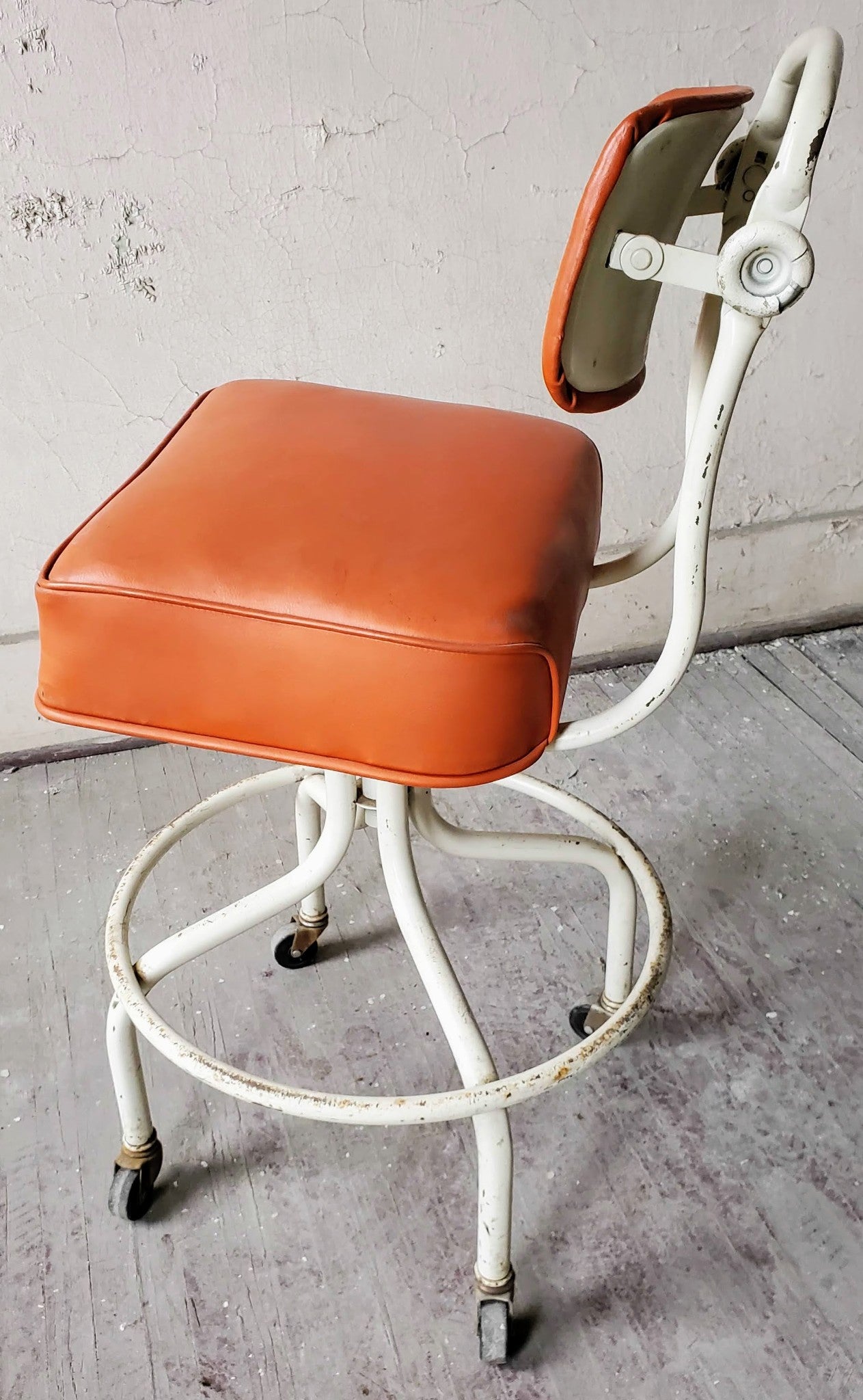 VINTAGE STEELCASE ORANGE INDUSTRIAL DRAFTING MACHINIST STEAMPUNK STOOL FREE SHIP