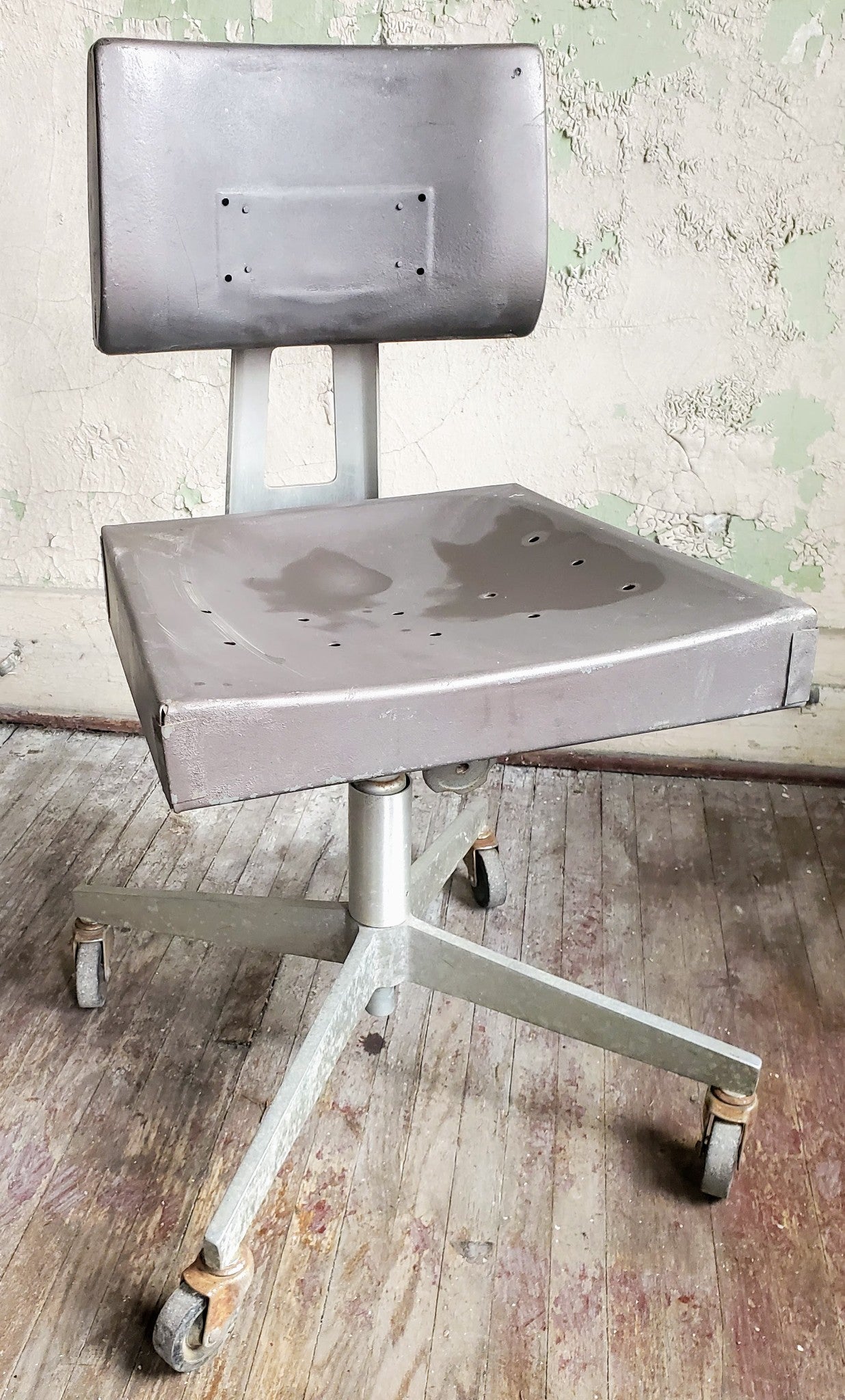 VINTAGE GOOD FORM ALUMINUM INDUSTR STEAMPUNK BANKER OFFICE SWIVEL CHAIR FREESHIP