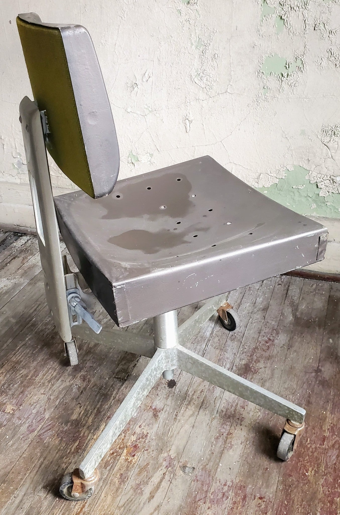 VINTAGE GOOD FORM ALUMINUM INDUSTR STEAMPUNK BANKER OFFICE SWIVEL CHAIR FREESHIP