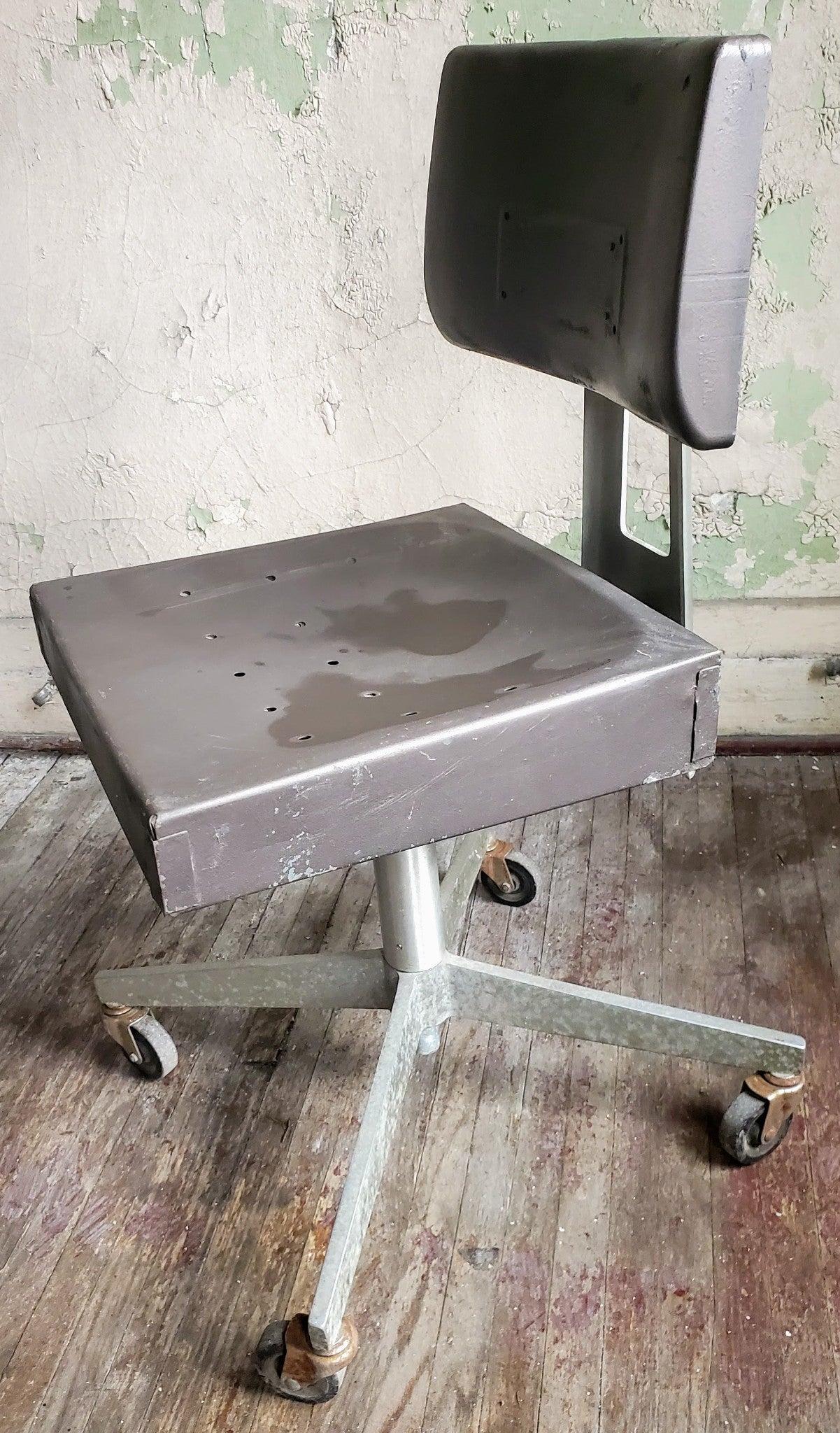 VINTAGE GOOD FORM ALUMINUM INDUSTR STEAMPUNK BANKER OFFICE SWIVEL CHAIR FREESHIP