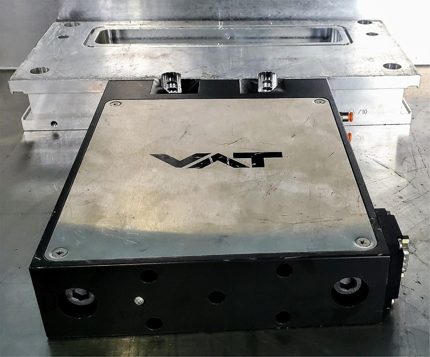 VAT 02110-CA24 RECTANGULAR WAFER GATE SLIT TRANSFER VALVE VACUUM SLOT FREE SHIP