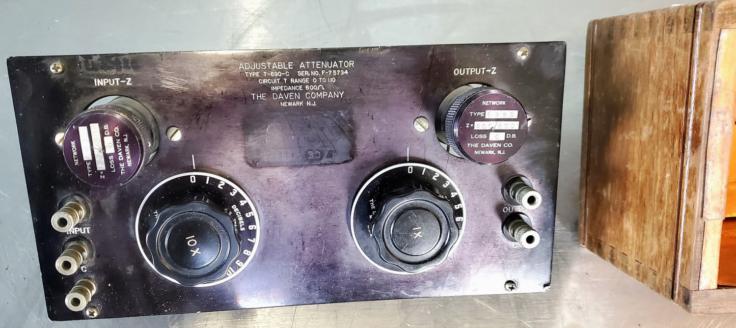 THE DAVEN COMPANY ADJUSTABLE ATTENUATOR POTENTIOMETERMODEL T-690-C WOODEN CASE
