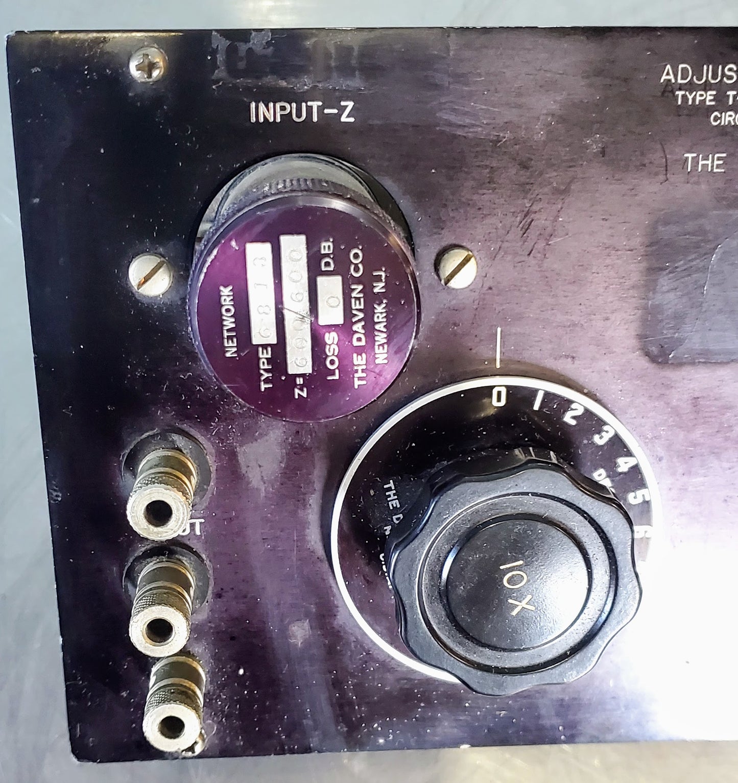 THE DAVEN COMPANY ADJUSTABLE ATTENUATOR POTENTIOMETERMODEL T-690-C WOODEN CASE