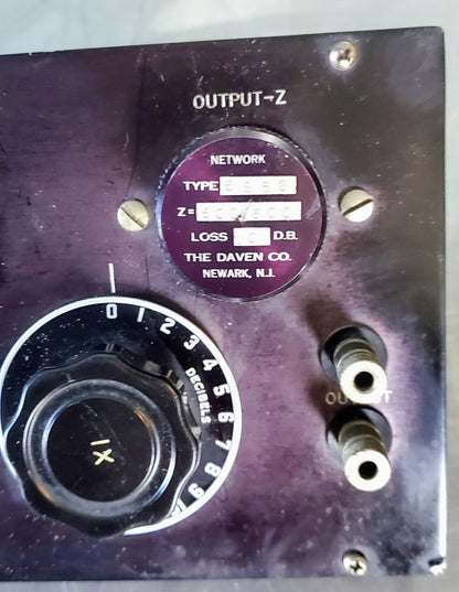 THE DAVEN COMPANY ADJUSTABLE ATTENUATOR POTENTIOMETERMODEL T-690-C WOODEN CASE