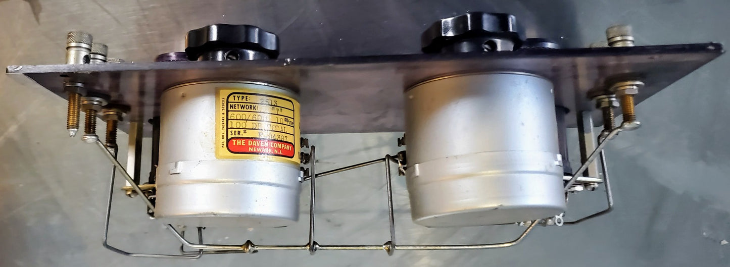 THE DAVEN COMPANY ADJUSTABLE ATTENUATOR POTENTIOMETERMODEL T-690-C WOODEN CASE