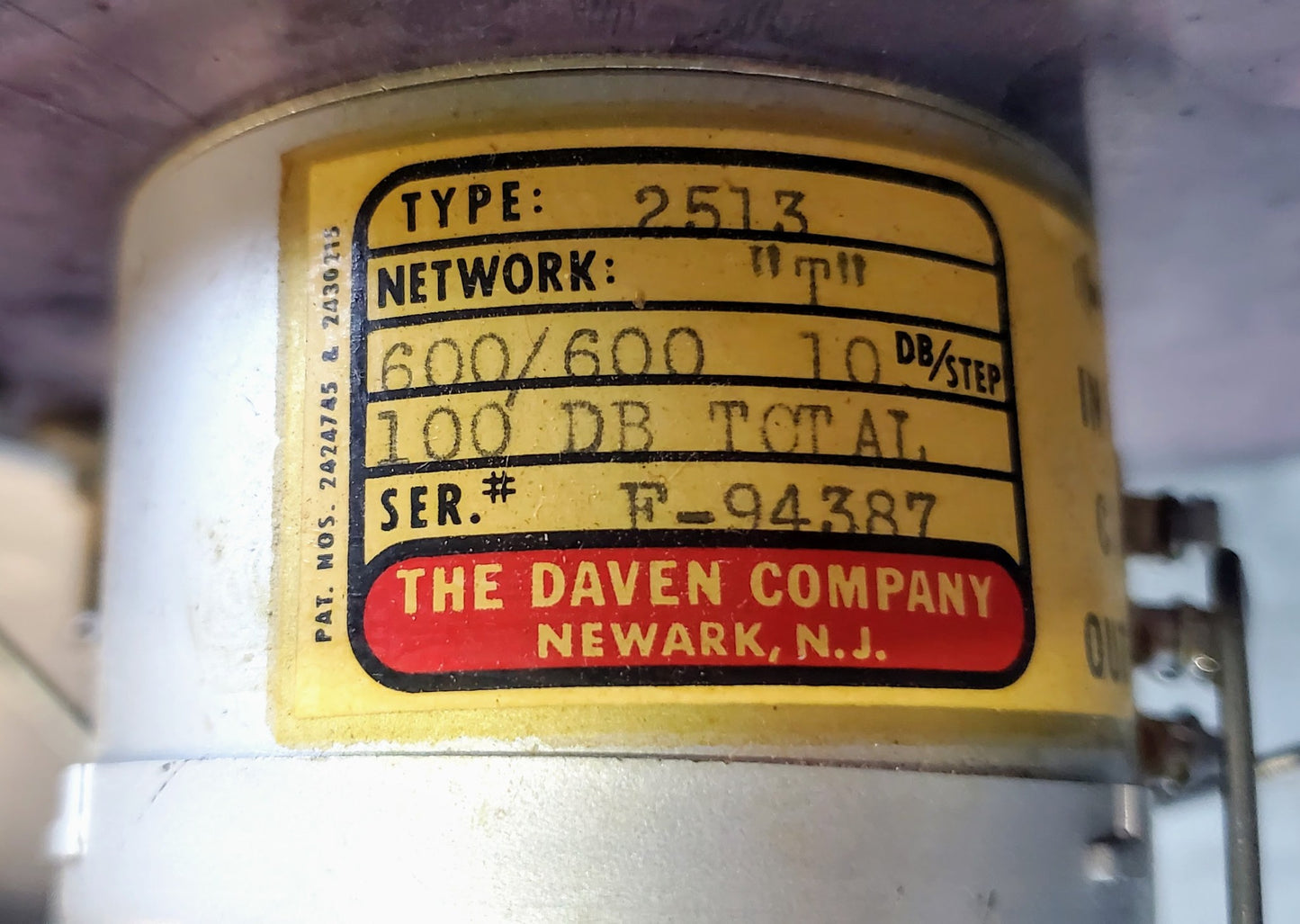 THE DAVEN COMPANY ADJUSTABLE ATTENUATOR POTENTIOMETERMODEL T-690-C WOODEN CASE