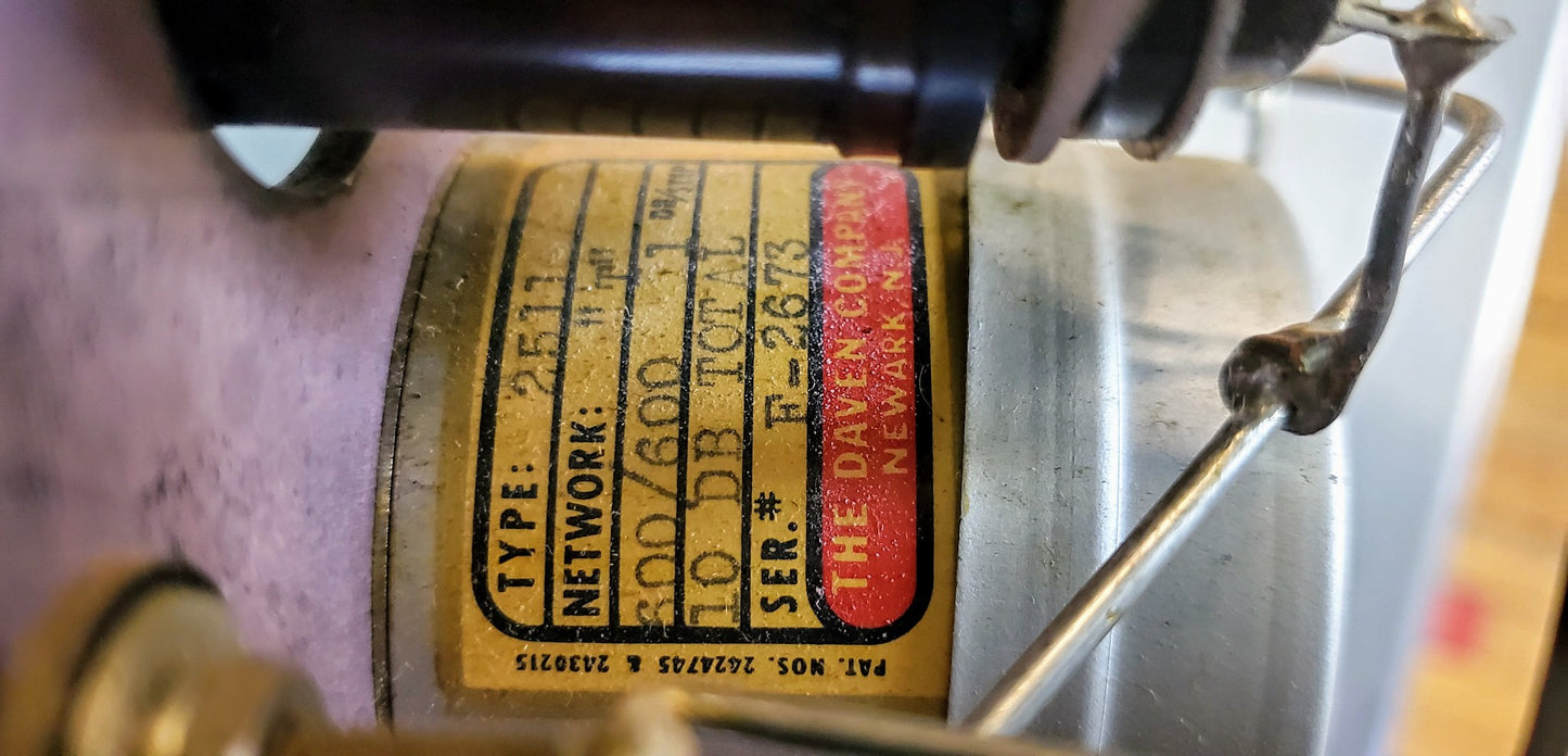 THE DAVEN COMPANY ADJUSTABLE ATTENUATOR POTENTIOMETERMODEL T-690-C WOODEN CASE