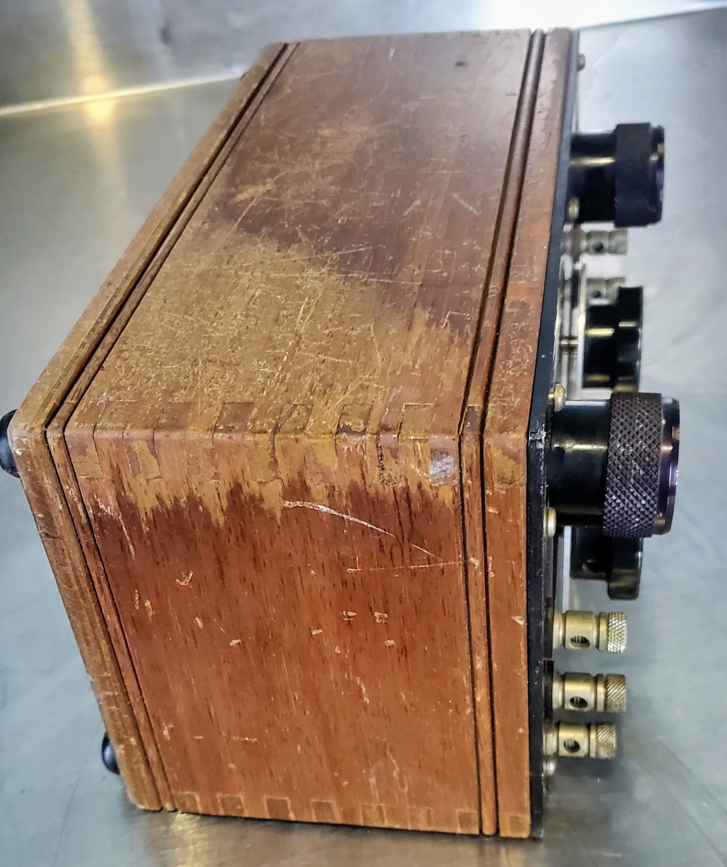 THE DAVEN COMPANY ADJUSTABLE ATTENUATOR POTENTIOMETERMODEL T-690-C WOODEN CASE