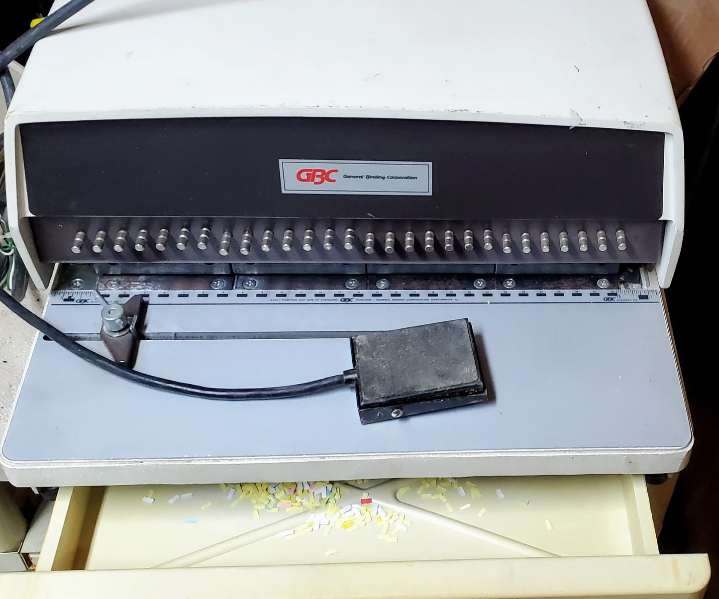 GBC 111PM-2 ELECTRIC PUNCH BOOKLET FOOT REMOTE 90DAYWARRANTY FREESHIP WATCHVIDEO