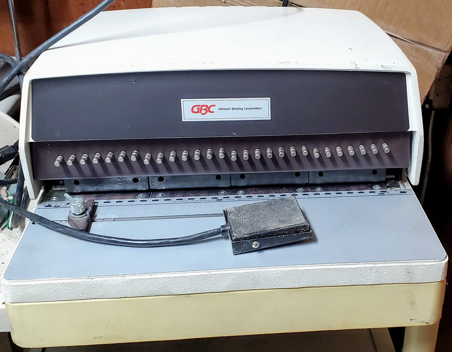 GBC 111PM-2 ELECTRIC PUNCH BOOKLET FOOT REMOTE 90DAYWARRANTY FREESHIP WATCHVIDEO