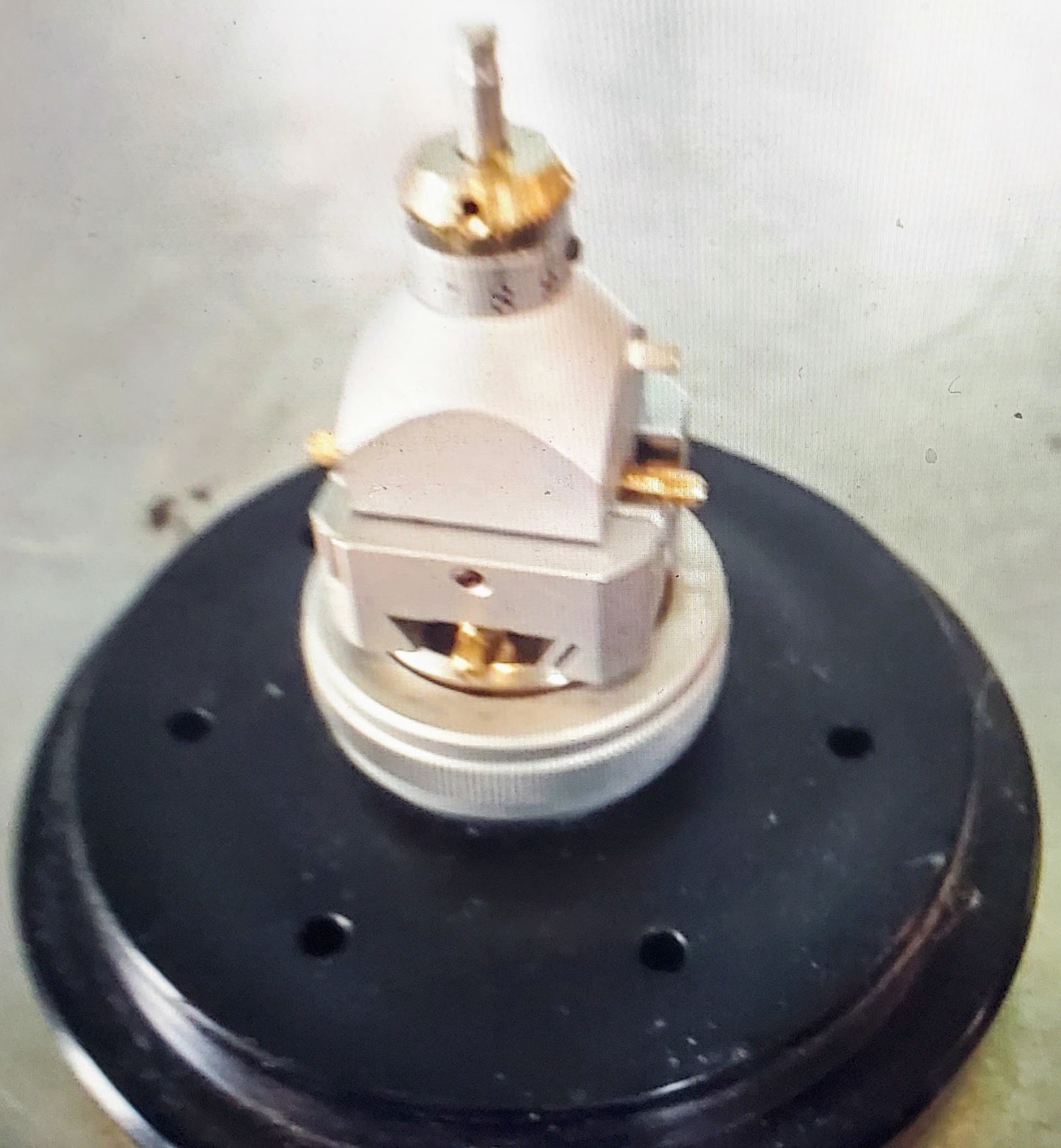 HUBER GONIOMETER HEAD 1004 XYZ SINGLE AXIS RIGAKU X-RAY 90DAYWARRANTY FREE SHIP