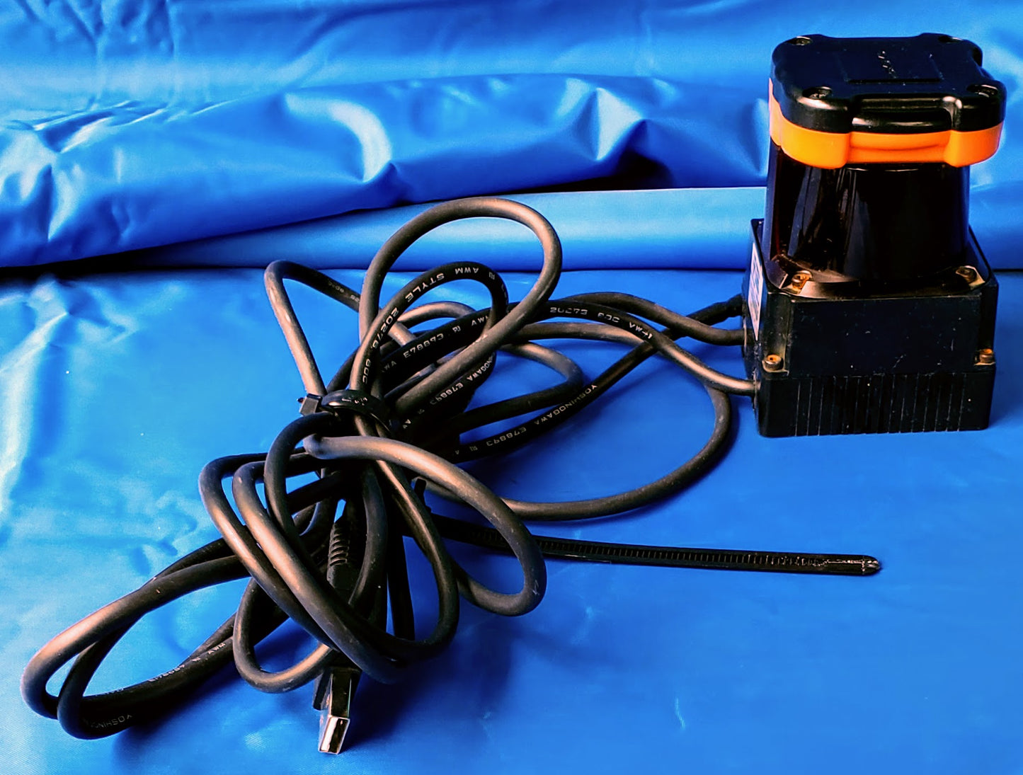 HOKUYO UTM-30LX SCANNING LASER RANGEFINDER MOUNT 3 DYNAMIXEL AX-20+ SERVO MOTORS