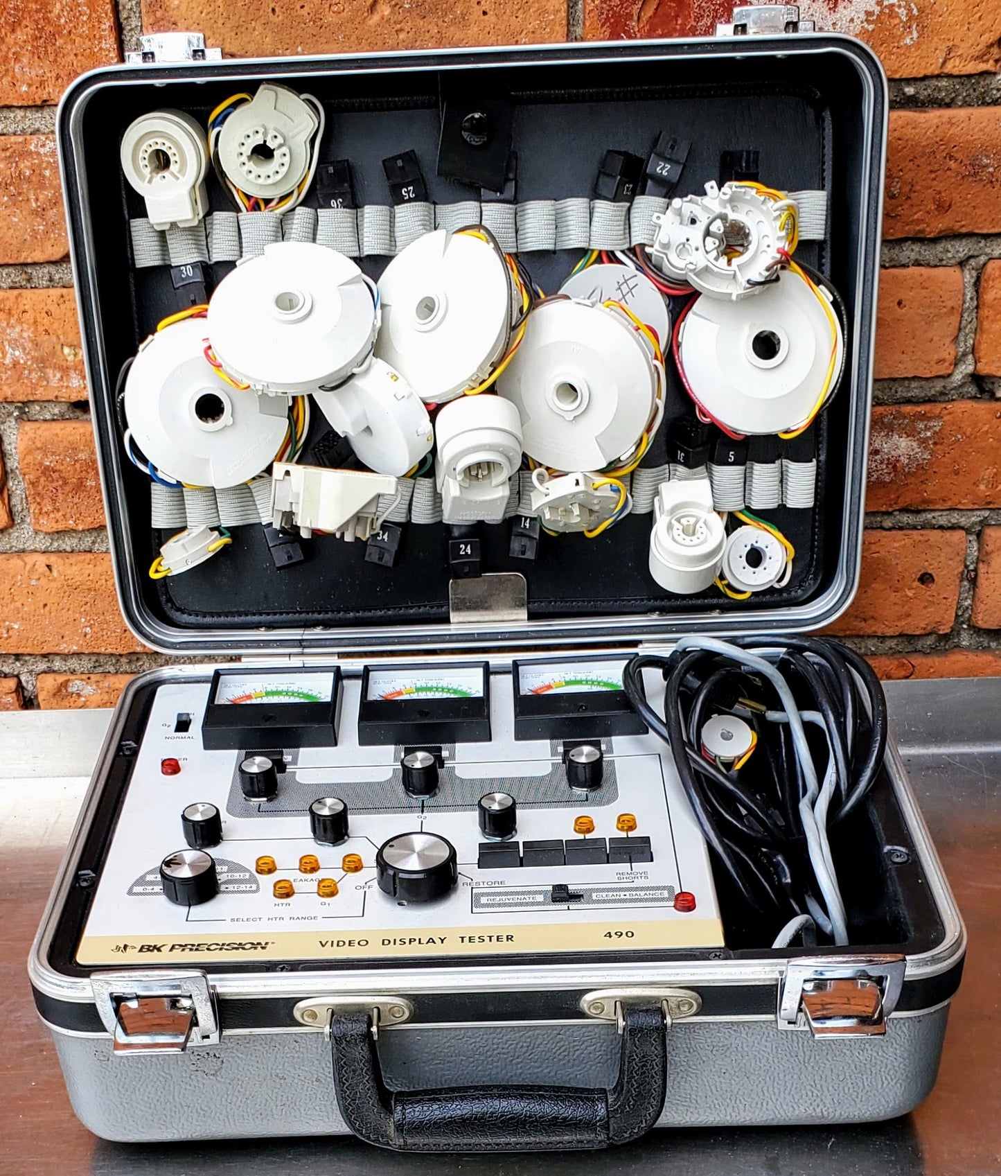 BK PRECISION VIDEO DISPLAY TESTER 490 CRT REJUVENATOR FREE SHIP WATCH VIDEO