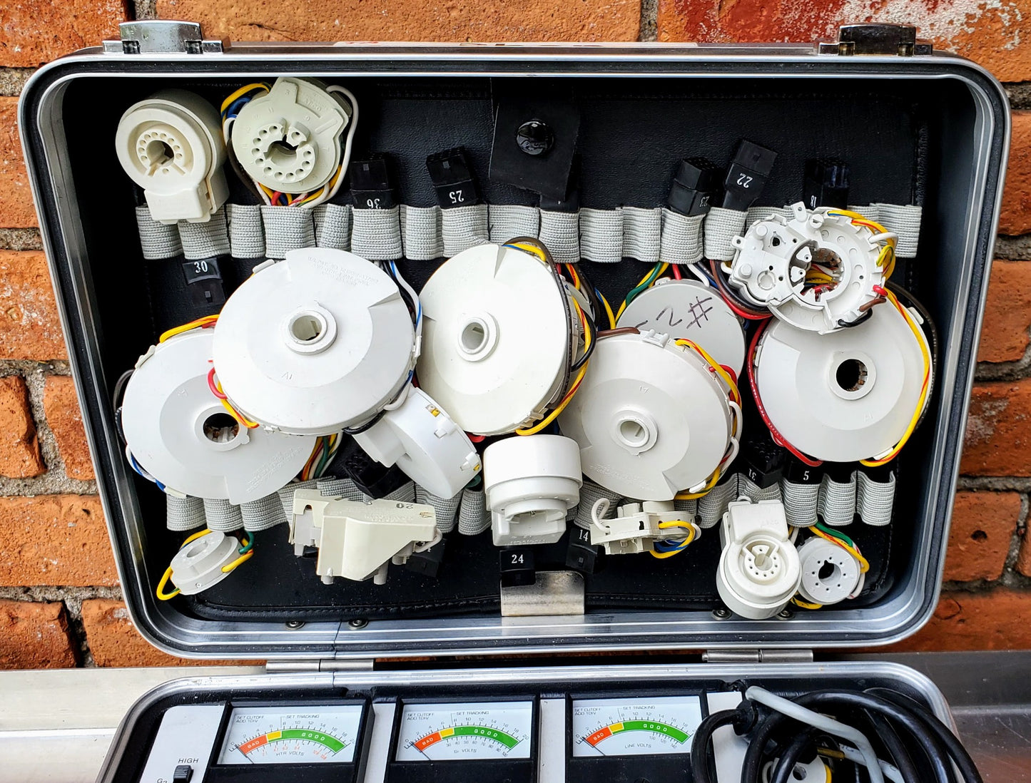 BK PRECISION VIDEO DISPLAY TESTER 490 CRT REJUVENATOR FREE SHIP WATCH VIDEO