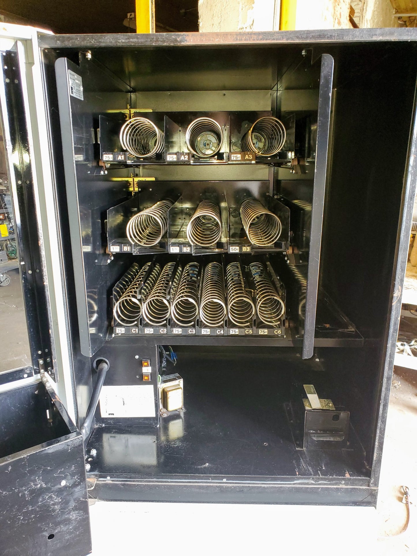 SNACK SHOP CS VENDING MACHINE FREE SHIP