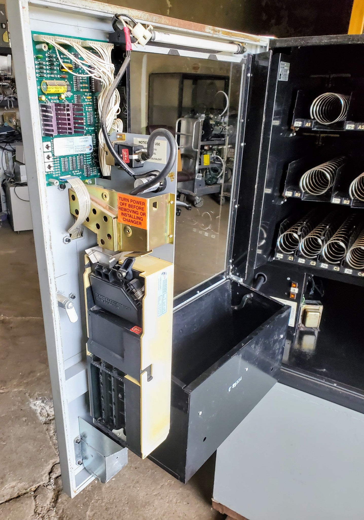 SNACK SHOP CS VENDING MACHINE FREE SHIP