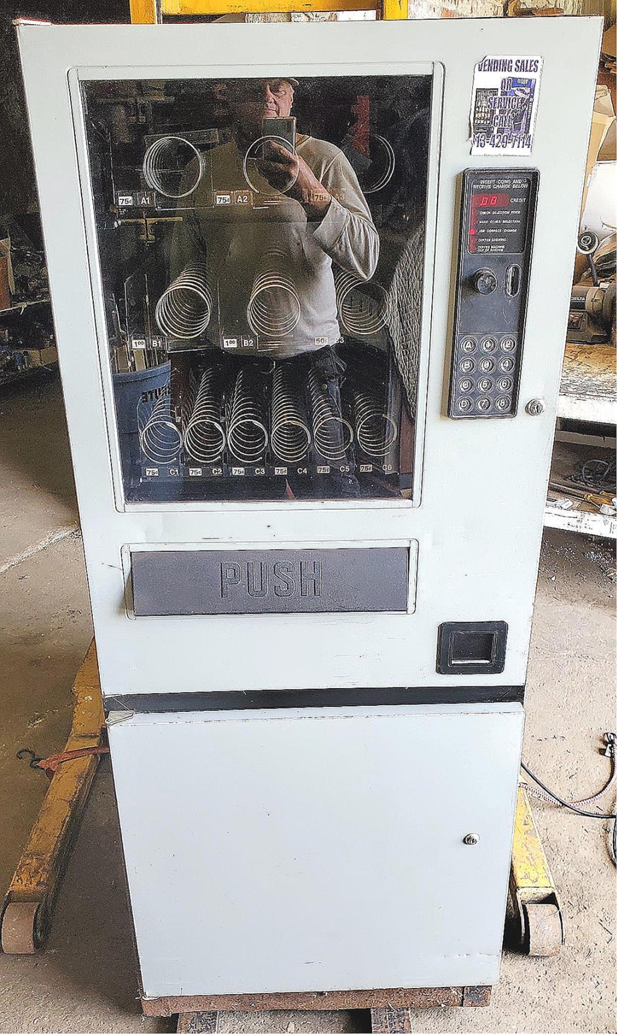 SNACK SHOP CS VENDING MACHINE FREE SHIP