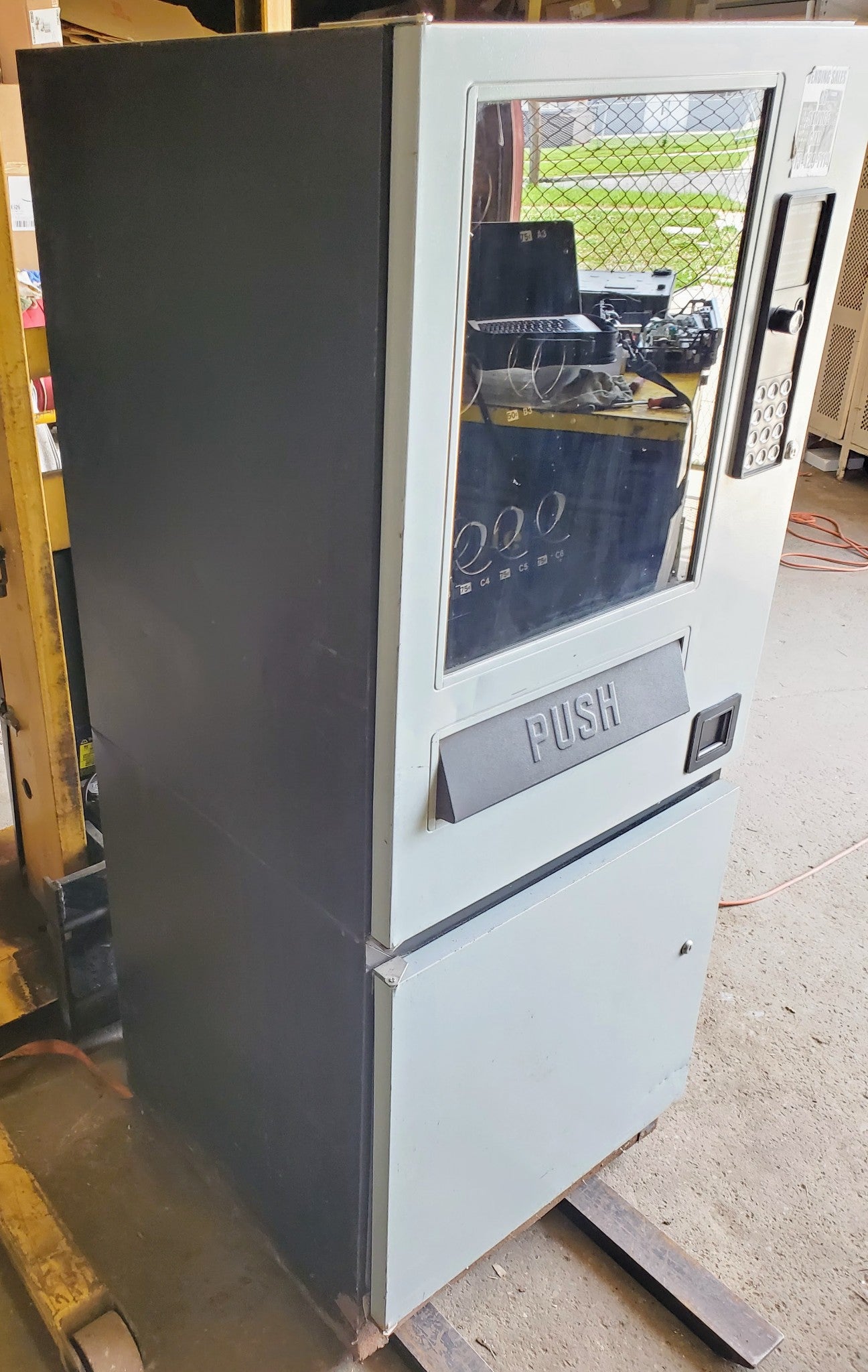 SNACK SHOP CS VENDING MACHINE FREE SHIP